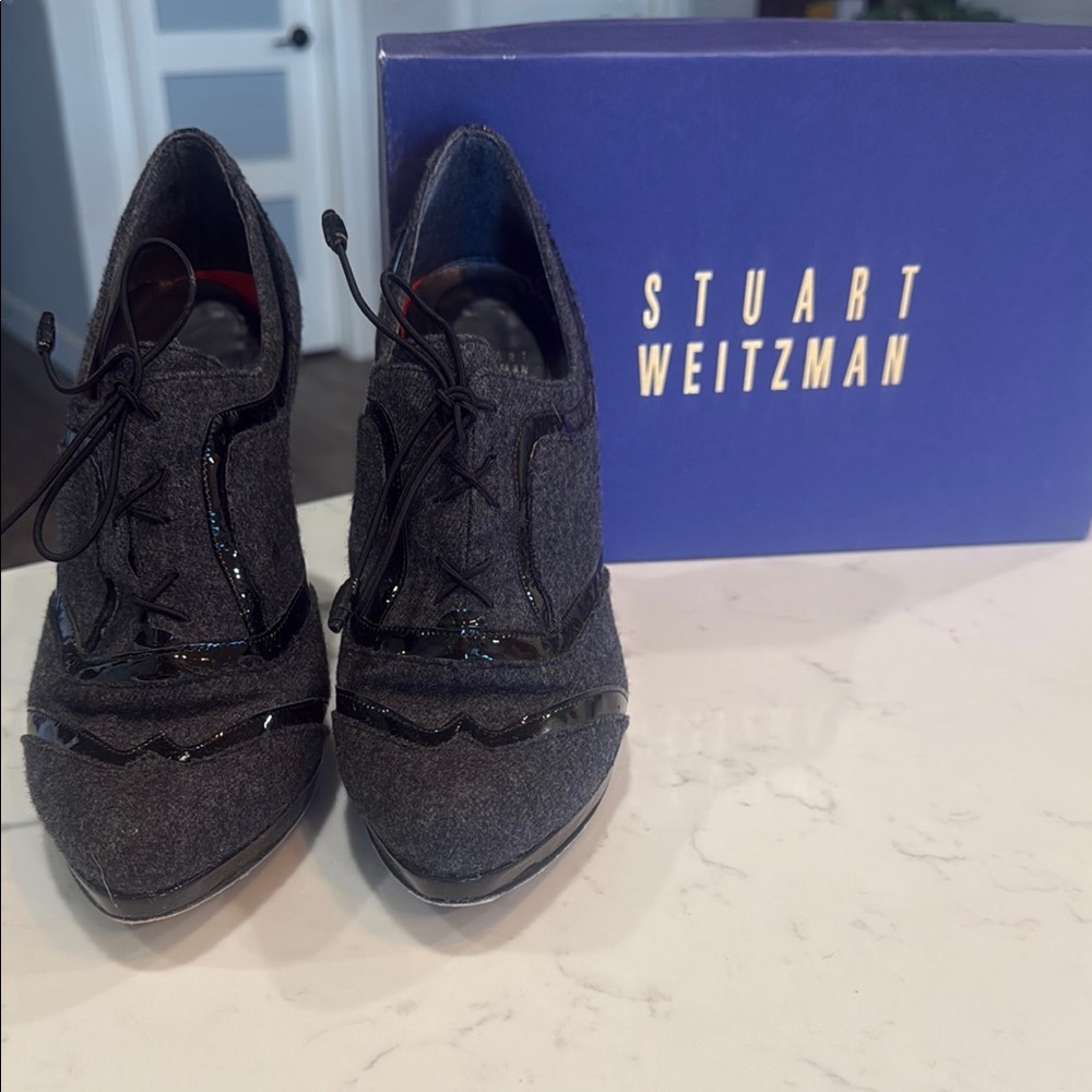 Stuart Weitzman Charcoal Lace-Up Oxfords